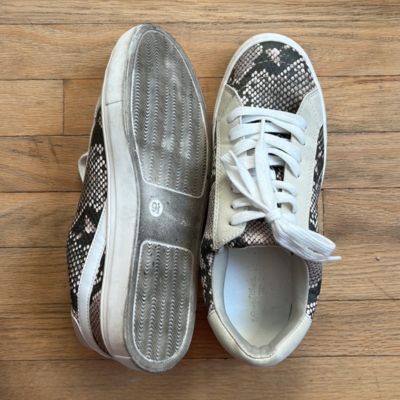 Universal Threads Sneakers - Picture 4 of 4